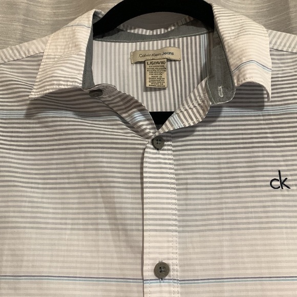 𝅺CALVIN Klein Woman’s Button Down, Large - Picture 2 of 8